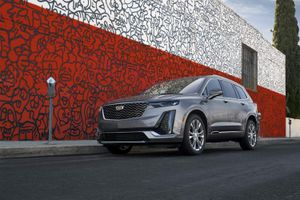 2021-cadillac-xt6-actually-gets-cheaper-with-new-luxury-trim-–-roadshow